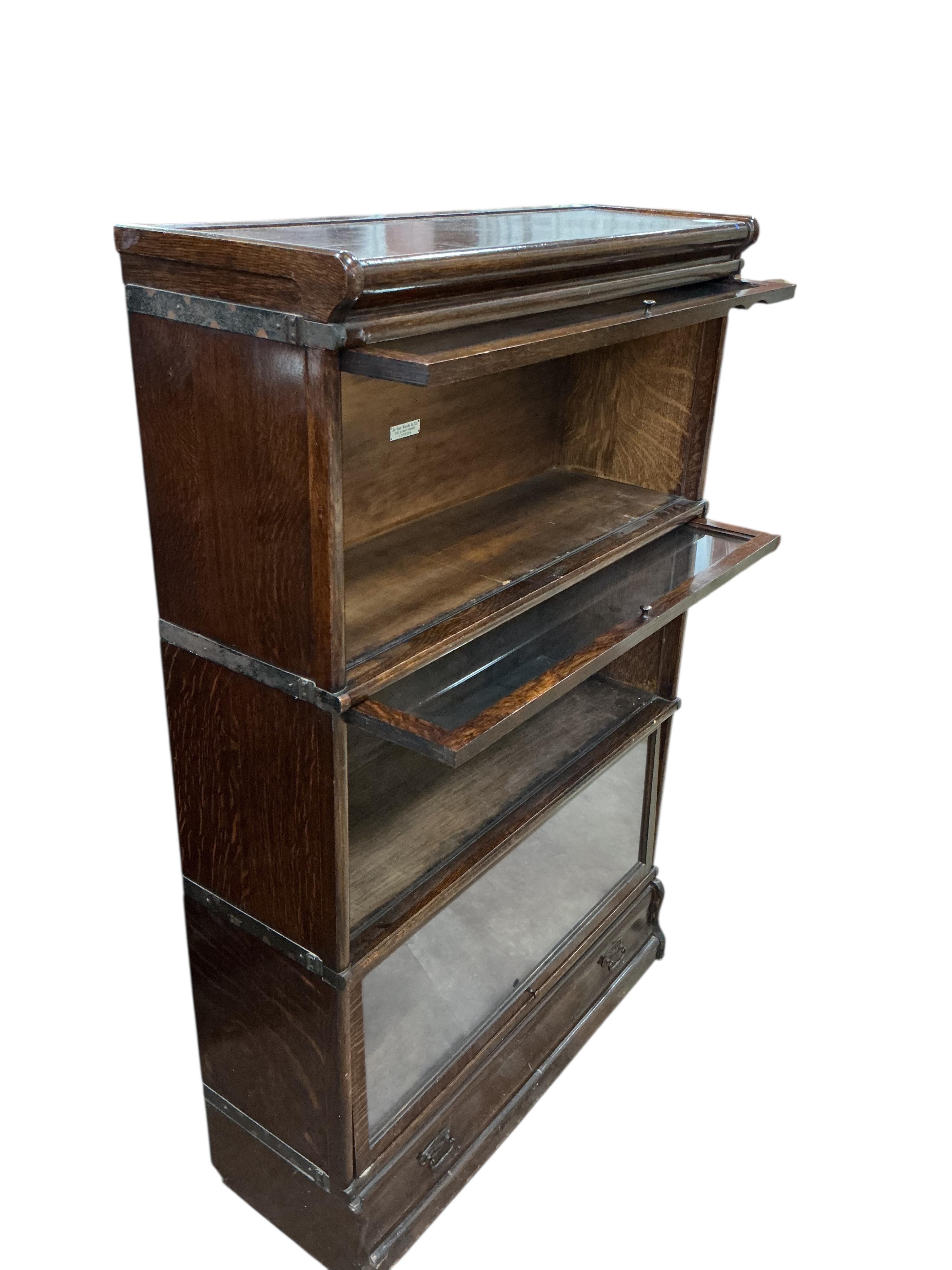 A Globe Wernicke oak three section bookcase, width 86cm, depth 31cm, height 134cm